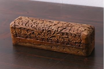 アンティーク雑貨　イギリス　彫刻　アンティークの小さな木箱(小物入れ)