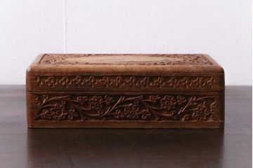 アンティーク雑貨　イギリスアンティーク　インレイ　彫刻　古い木の風合いが趣ある木箱(小物入れ)(1)