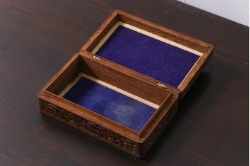アンティーク雑貨　イギリスアンティーク　インレイ　彫刻　古い木の風合いが趣ある木箱(小物入れ)(1)