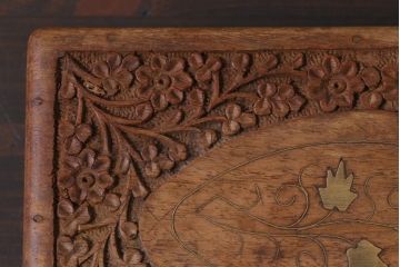 アンティーク雑貨　イギリスアンティーク　インレイ　彫刻　古い木の風合いが趣ある木箱(小物入れ)(1)