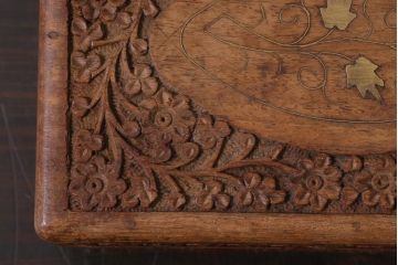 アンティーク雑貨　イギリスアンティーク　インレイ　彫刻　古い木の風合いが趣ある木箱(小物入れ)(1)