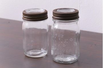 アンティーク雑貨　イギリスアンティーク　KILNER JAR(キルナー・ジャー)　レトロな風合いがお洒落なガラス瓶2個セット