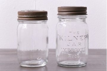 アンティーク雑貨　イギリスアンティーク　KILNER JAR(キルナー・ジャー)　レトロな風合いがお洒落なガラス瓶2個セット