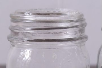 アンティーク雑貨　イギリスアンティーク　KILNER JAR(キルナー・ジャー)　レトロな風合いがお洒落なガラス瓶2個セット