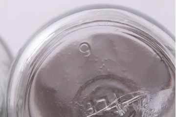 アンティーク雑貨　イギリスアンティーク　KILNER JAR(キルナー・ジャー)　レトロな風合いがお洒落なガラス瓶2個セット