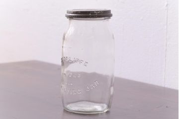 アンティーク雑貨　イギリスビンテージ　錆びついた風合いが味のあるガラス瓶