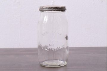 アンティーク雑貨　イギリスビンテージ　錆びついた風合いが味のあるガラス瓶