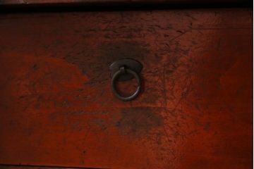 アンティーク家具　和製アンティーク　前面ヒノキ材　脚付リメイク　縁起の良い金具の箪笥リビングボード(ローボード、アンティークチェスト、引き出し)