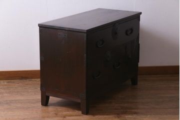 アンティーク家具　和製アンティーク　前面ヒノキ材　脚付リメイク　縁起の良い金具の箪笥リビングボード(ローボード、アンティークチェスト、引き出し)