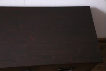 アンティーク家具　和製アンティーク　前面ヒノキ材　脚付リメイク　縁起の良い金具の箪笥リビングボード(ローボード、アンティークチェスト、引き出し)