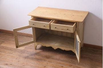 アンティーク家具　フランスアンティーク　パイン材　網目扉　オリジナルペイントが魅力的なキャビネット(食料棚、サイドボード、収納棚)