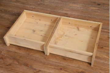 アンティーク家具　フランスアンティーク　パイン材　網目扉　オリジナルペイントが魅力的なキャビネット(食料棚、サイドボード、収納棚)