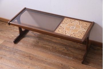 ヴィンテージ家具　北欧ビンテージ　G-PLAN(ジープラン)　チーク材　ガラス&タイルトップのコーヒーテーブル(センターテーブル、ローテーブル)