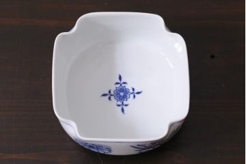 中古美品　MEISSEN(マイセン)　ブルーオニオン　木瓜型小鉢(スクエアボウル)