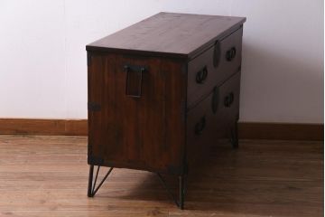 アンティーク家具　和製アンティーク　ヒノキ材　鉄脚付リメイク　すっきりした佇まいの箪笥リビングボード(ローボード、アンティークチェスト、引き出し)