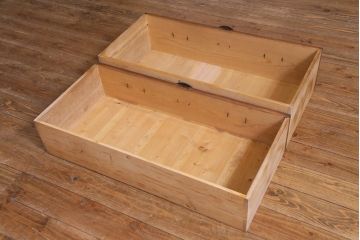 アンティーク家具　和製アンティーク　ヒノキ材　鉄脚付リメイク　すっきりした佇まいの箪笥リビングボード(ローボード、アンティークチェスト、引き出し)