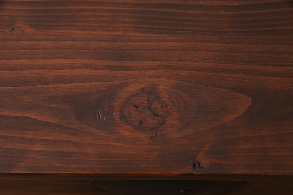 アンティーク家具　和製アンティーク　ヒノキ材　鉄脚付リメイク　すっきりした佇まいの箪笥リビングボード(ローボード、アンティークチェスト、引き出し)