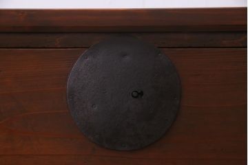 アンティーク家具　和製アンティーク　ヒノキ材　鉄脚付リメイク　すっきりした佇まいの箪笥リビングボード(ローボード、アンティークチェスト、引き出し)