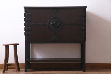 アンティーク家具　古民具リメイク　桐材製　重厚な雰囲気漂う観音開きの箪笥サイドボード(収納棚、戸棚、桐箪笥、桐たんす)