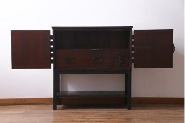 アンティーク家具　古民具リメイク　桐材製　重厚な雰囲気漂う観音開きの箪笥サイドボード(収納棚、戸棚、桐箪笥、桐たんす)