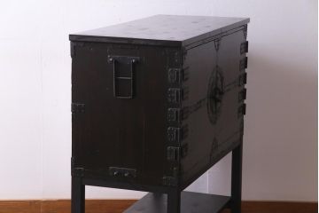 アンティーク家具　古民具リメイク　桐材製　重厚な雰囲気漂う観音開きの箪笥サイドボード(収納棚、戸棚、桐箪笥、桐たんす)