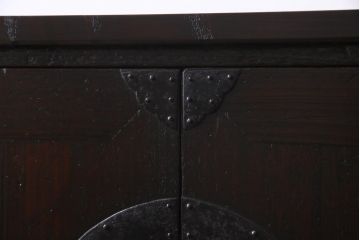 アンティーク家具　古民具リメイク　桐材製　重厚な雰囲気漂う観音開きの箪笥サイドボード(収納棚、戸棚、桐箪笥、桐たんす)