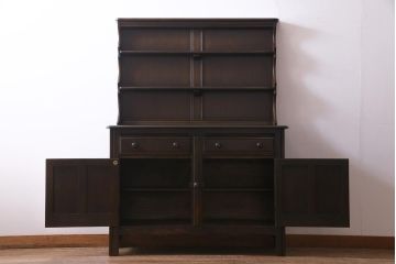 ヴィンテージ家具　イギリスビンテージ　ERCOL(アーコール)　Old Colonial(オールドコロニアル)　ニレ材　気品と風格が漂うカップボード(食器棚、飾り棚)
