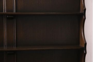 ヴィンテージ家具　イギリスビンテージ　ERCOL(アーコール)　Old Colonial(オールドコロニアル)　ニレ材　気品と風格が漂うカップボード(食器棚、飾り棚)