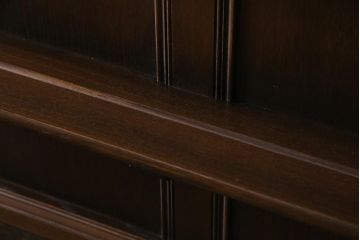 ヴィンテージ家具　イギリスビンテージ　ERCOL(アーコール)　Old Colonial(オールドコロニアル)　ニレ材　気品と風格が漂うカップボード(食器棚、飾り棚)
