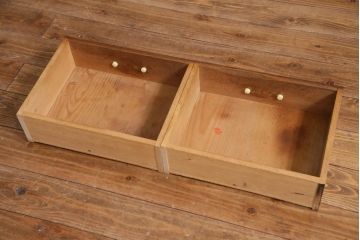 レトロ家具　昭和中期　ナラ材　楔式のデザインがレトロな引き出し付き本棚(飾り棚、収納棚、ディスプレイラック)