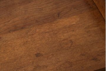 レトロ家具　昭和中期　ナラ材　楔式のデザインがレトロな引き出し付き本棚(飾り棚、収納棚、ディスプレイラック)