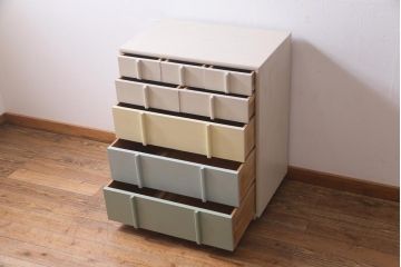 ペイント家具　レトロな配色が優しい雰囲気醸し出すチェスト(引き出し、タンス)