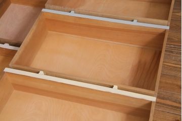 ペイント家具　レトロな配色が優しい雰囲気醸し出すチェスト(引き出し、タンス)