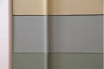 ペイント家具　レトロな配色が優しい雰囲気醸し出すチェスト(引き出し、タンス)