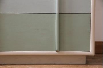 ペイント家具　レトロな配色が優しい雰囲気醸し出すチェスト(引き出し、タンス)