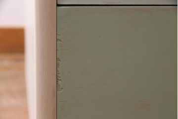 ペイント家具　レトロな配色が優しい雰囲気醸し出すチェスト(引き出し、タンス)