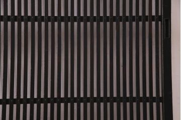和製アンティーク　大正昭和初期　趣き溢れる佇まいが魅力的な格子戸1枚(建具、引き戸)