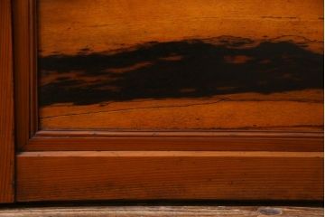 昭和初期　当店オリジナルガラス　黒柿の腰板が目を引く格子戸4枚セット(建具、ガラス帯戸、引き戸)