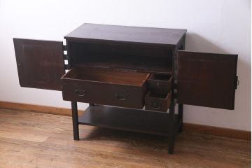 アンティーク家具　古民具リメイク　桐材製　かくし付き　重厚な雰囲気漂う観音開きの箪笥サイドボード(収納棚、戸棚)