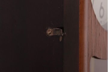 レトロ雑貨　つつみ時計店　内部交換済・電池式　明るい木色の柱時計(振り子時計、壁掛け時計)