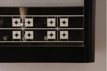 レトロ雑貨　昭和期　SEIKO(セイコー)　電池式　カレンダー付き　レトロモダンな掛け時計(柱時計、振り子時計)