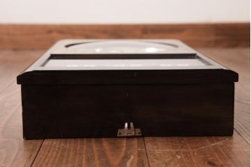 レトロ雑貨　昭和期　SEIKO(セイコー)　電池式　カレンダー付き　レトロモダンな掛け時計(柱時計、振り子時計)