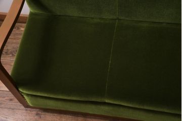 レトロ家具　昭和レトロ　カバ材　ノスタルジックな雰囲気が漂う3人掛けソファ