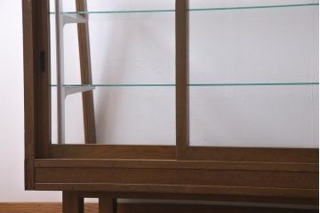 アンティーク家具　昭和中期　脚付リメイク　ナチュラルテイストにぴったりな台形型のガラスケース(ショーケース、陳列棚、飾り棚)