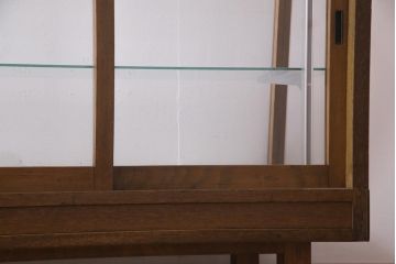アンティーク家具　昭和中期　脚付リメイク　ナチュラルテイストにぴったりな台形型のガラスケース(ショーケース、陳列棚、飾り棚)
