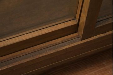アンティーク家具　昭和中期　脚付リメイク　ナチュラルテイストにぴったりな台形型のガラスケース(ショーケース、陳列棚、飾り棚)