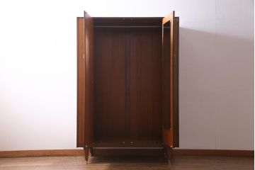 ヴィンテージ家具　北欧ビンテージ　G-PLAN(ジープラン)　チーク材　スタイリッシュな佇まいがカッコイイ激レアなワードローブ