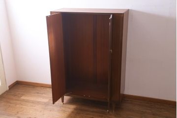 ヴィンテージ家具　北欧ビンテージ　G-PLAN(ジープラン)　チーク材　スタイリッシュな佇まいがカッコイイ激レアなワードローブ