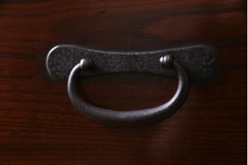 和製アンティーク　リメイク家具　前板欅材　漆塗り　渋くて品のある時代箪笥ローボード(テレビボード、引き出し)