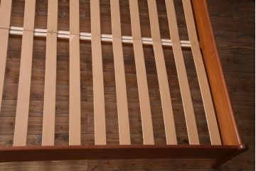 ビンテージ家具　北欧ビンテージ　デンマーク　Torring　チーク材　温もりあふれる木肌が魅力的なベッドフレーム